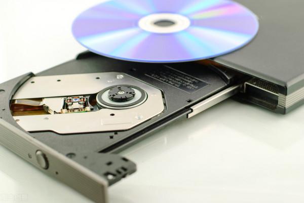 優盤之父鄧國順：靠優盤躺賺20年，年賺上億，今成騰訊的房東