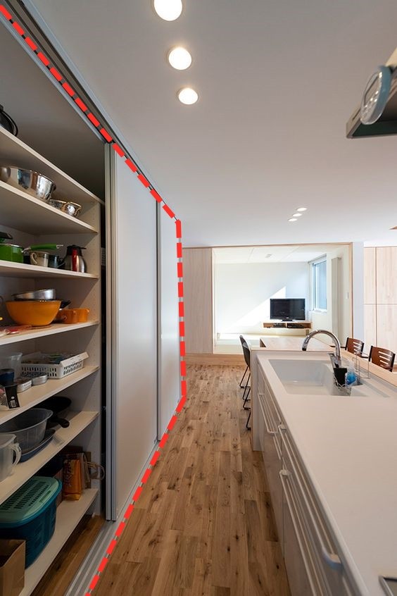 當初自己怎麼就沒想到，在這4處用推拉門，廚房收納原地翻一倍