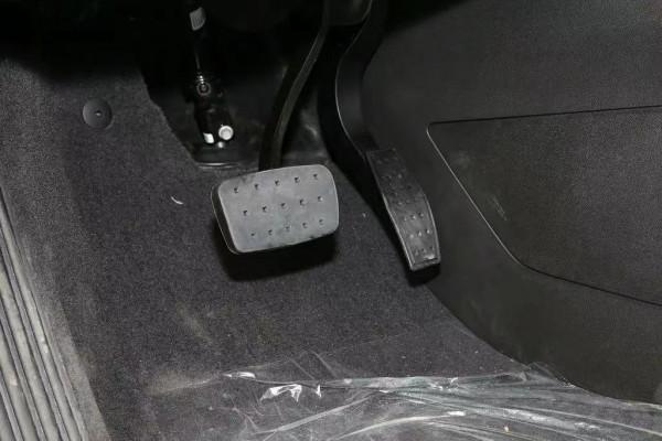 凱迪拉克XT6熄火20秒左右剎車咯噔咯噔響是正常的嗎？