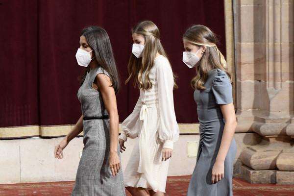 萊蒂齊亞王后壕氣了，一口氣戴三個古董首飾亮相，厲害了