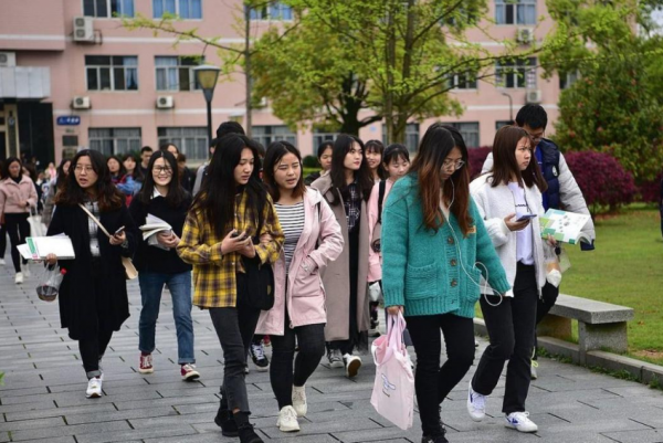 適合女生學的“專業”，10年後會很吃香，收入高而且很穩定