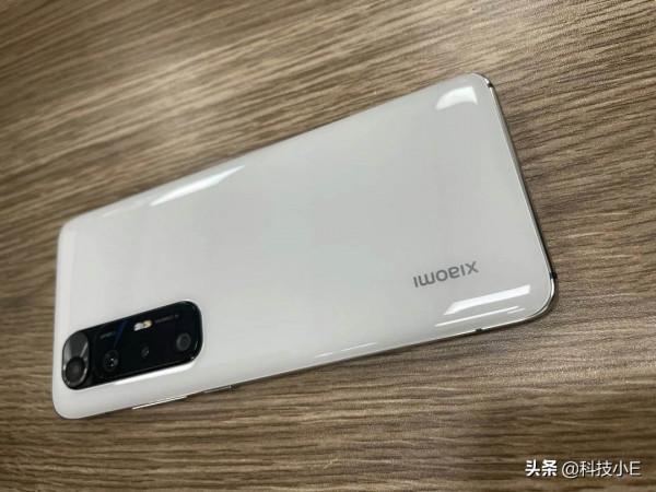 從3299跌至1909元，驍龍870+無線充電，曲面屏旗艦開始淪為千元機