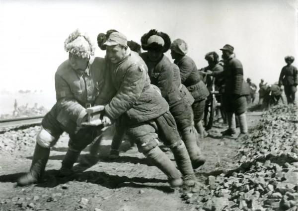 《峰爆》用災難片的可視性弘揚鐵道兵精神，難能可貴，也十分高明