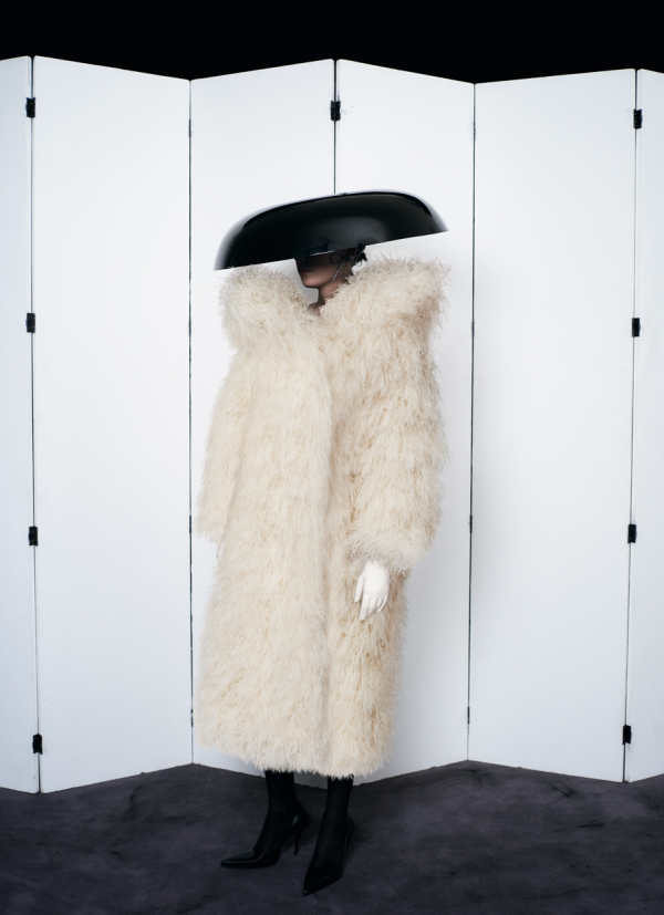 香奈兒粗鏈條流浪包兼具搖滾與詩意，BALENCIAGA第50季高定展登陸上海丨是日美好事物