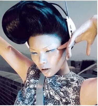 “頂級醜模”嫁“頂級法國豪門”，呂燕到底有何底氣？