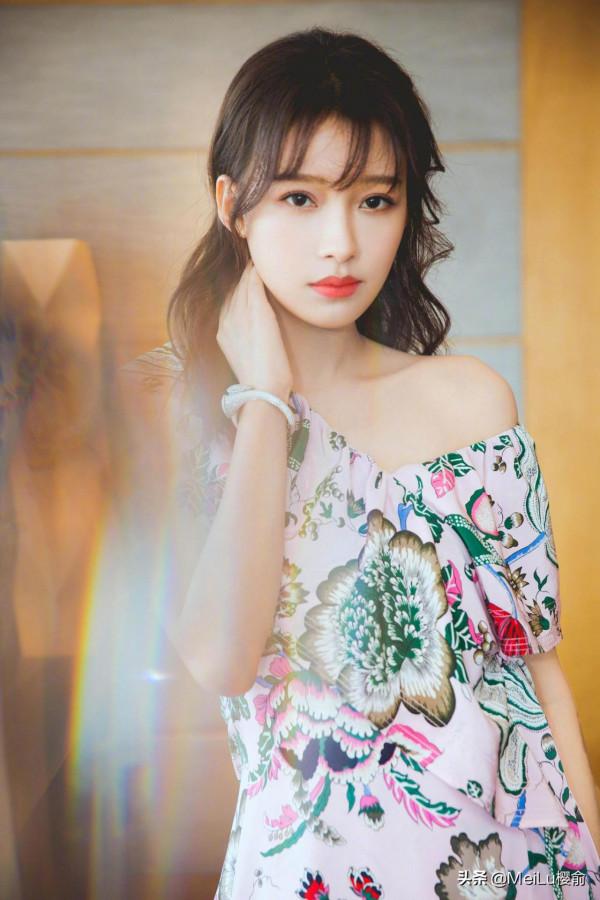 孫怡甜美漂亮，氣質清新的少女感，仙氣十足