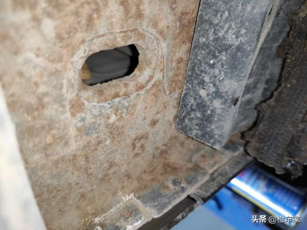 車商不敢收,車主心頭肉,兩萬塊買臺十五年的美系豪車值不值? 車商不敢收,車主心頭肉,兩萬塊買臺十五年的美系豪車值不值?