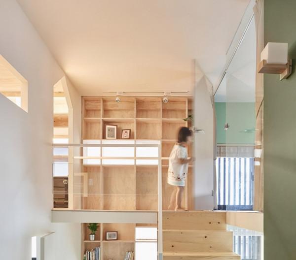 有遠見！提前給上下鋪側面掏空，滿牆收納完工，鄰居都誇會裝修