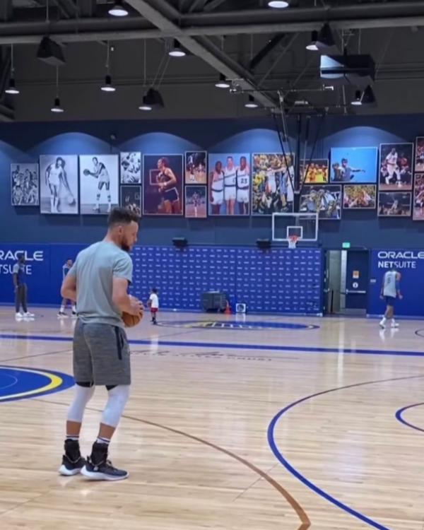 庫裡9代曝光！外形好似休閒鞋，中底科技沒變化，UA不想玩啦？