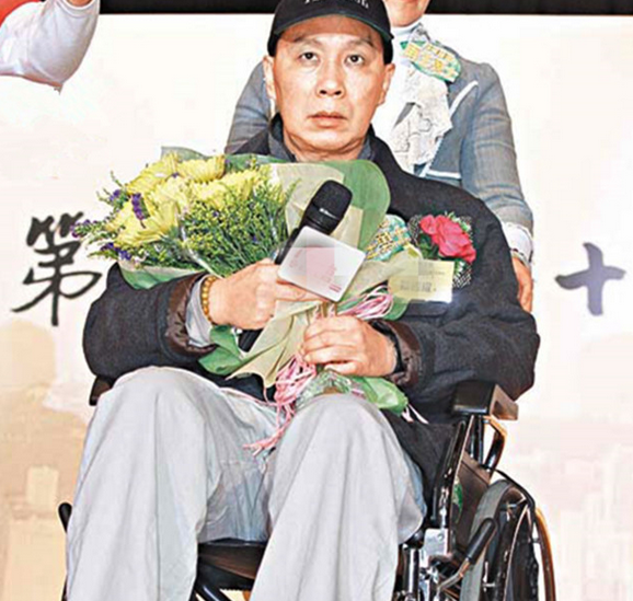 蔡國權：31歲才出名，卻在49歲遇車禍癱瘓，被妻子丟在養老院18年