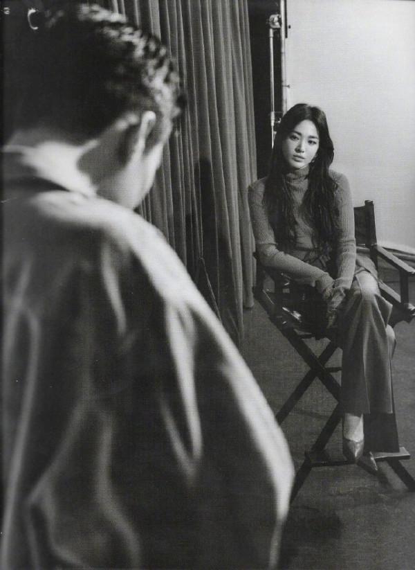 宋慧喬高調回歸美貌重新整理高度!黑白色彩映襯出氛圍感,職場裝美爆 宋慧喬高調回歸美貌重新整理高度!黑白色彩映襯出氛圍感,職場裝美爆