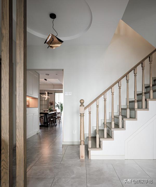 她家很樸素,造型和裝飾也很少,可一進門就把我迷住!太有品味了 她家很樸素,造型和裝飾也很少,可一進門就把我迷住!太有品味了