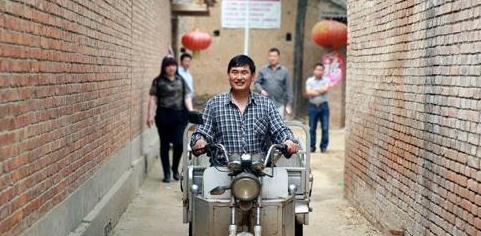 大衣哥10年沉浮錄:人性矛盾,親人吸血,成也名敗也名 大衣哥10年沉浮錄:人性矛盾,親人吸血,成也名敗也名