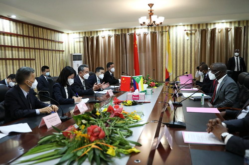 王毅同科摩羅外長杜勒卡邁勒舉行會談