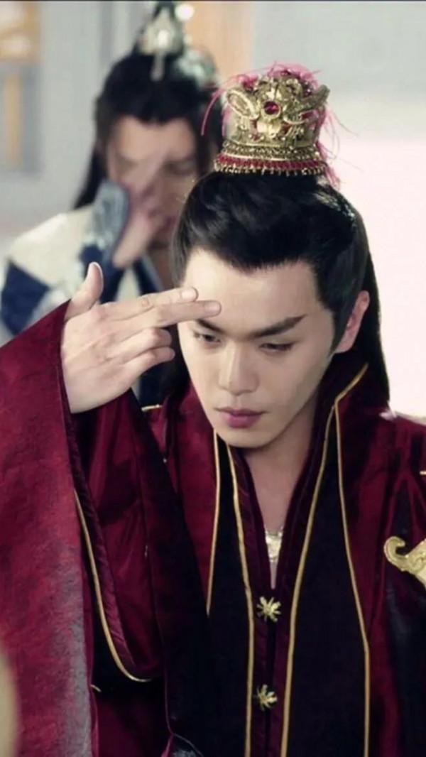 誰說大紅太俗氣?這6位紅衣造型又酷又颯,歪頭殺邪媚直擊觀眾心 誰說大紅太俗氣?這6位紅衣造型又酷又颯,歪頭殺邪媚直擊觀眾心