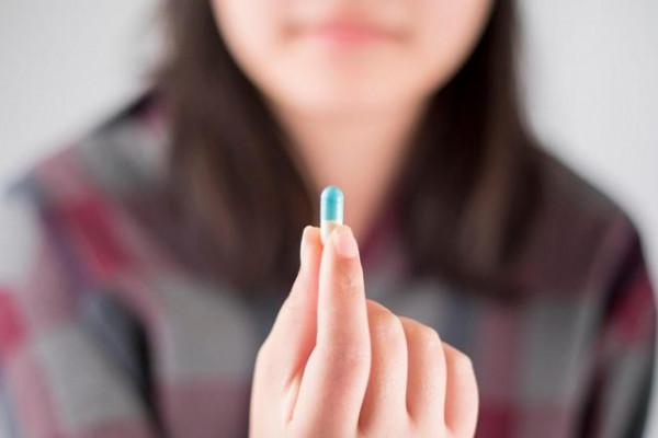 你有睡前服藥的習慣嗎？提醒：5類藥物不宜睡前服用，注意規避