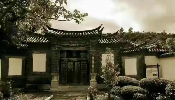 民間故事：男子住宿，察覺走廊上有泥腥味，他躲進麻袋裡逃過一劫