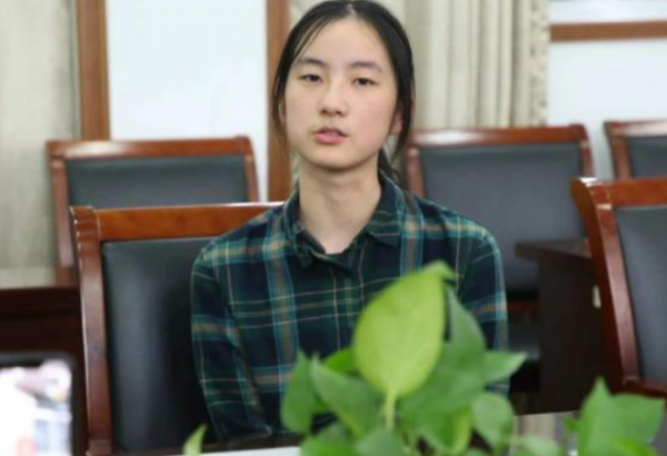 安徽17歲“天才少女”，被8所名校青睞，採訪時說的話惹國人怒贊