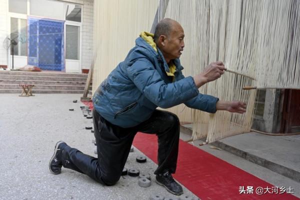 農村夫婦靠手藝致富，在城裡買房後仍不敢休息，說還有願望未實現