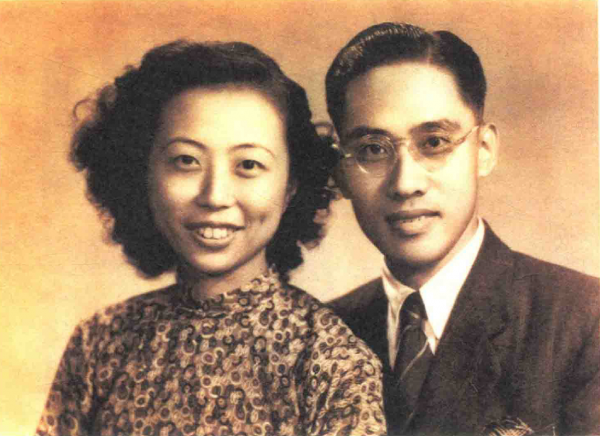 1934年，一女學生放棄明星夢，最終成了潛伏在蔣介石身邊的聽風者