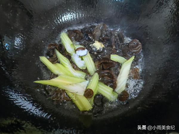 給中老年人的建議，冬天少吃肉多吃它，5塊炒一盤，營養又美味