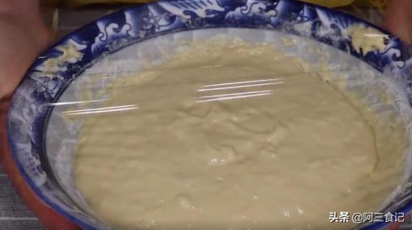 4個雞蛋裡倒1瓶啤酒，教你從沒吃過的做法，鬆軟酥香出鍋就搶光