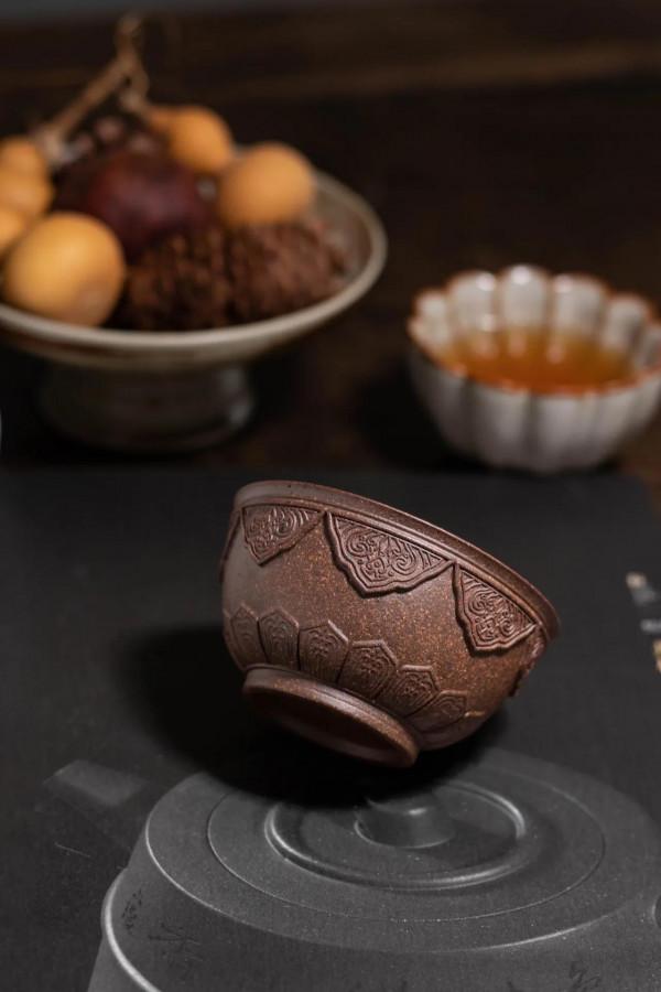 【披肩蓮花杯】