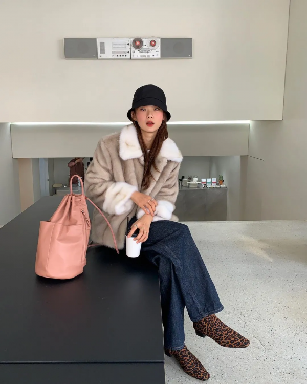 “褲子+靴子”=秋冬最時髦的搭配!顯瘦顯高誰穿誰好看 “褲子+靴子”=秋冬最時髦的搭配!顯瘦顯高誰穿誰好看