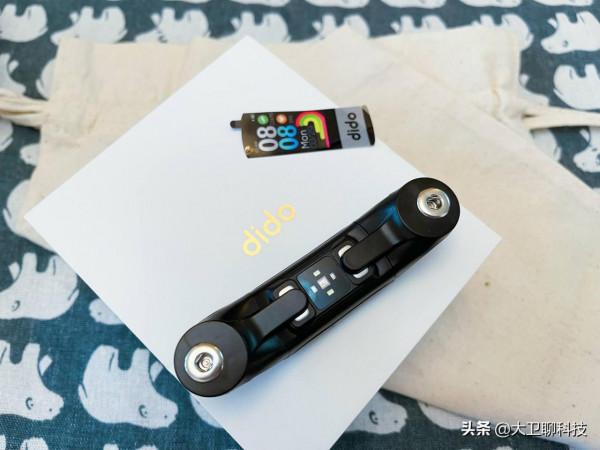 心電、血壓都能監測的手環，dido Y2上手：足夠實用才不會被閒置