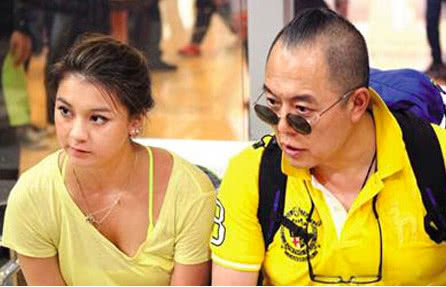 張鐵林：拋妻棄子換國籍，八個女人三個娃，到底是作樂還是作死？