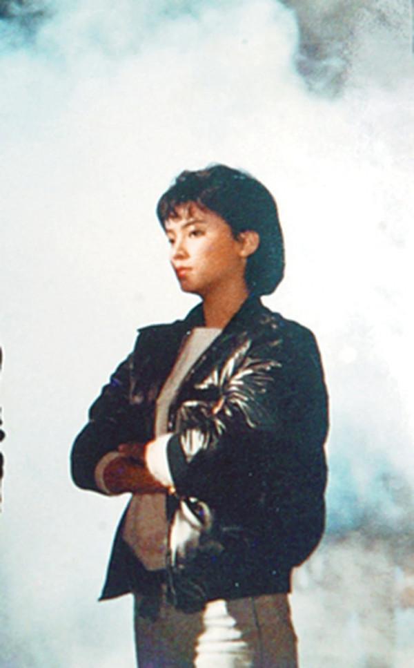 嫁入豪門第1年，頭髮全白，女明星蕭紅梅經歷了什麼？