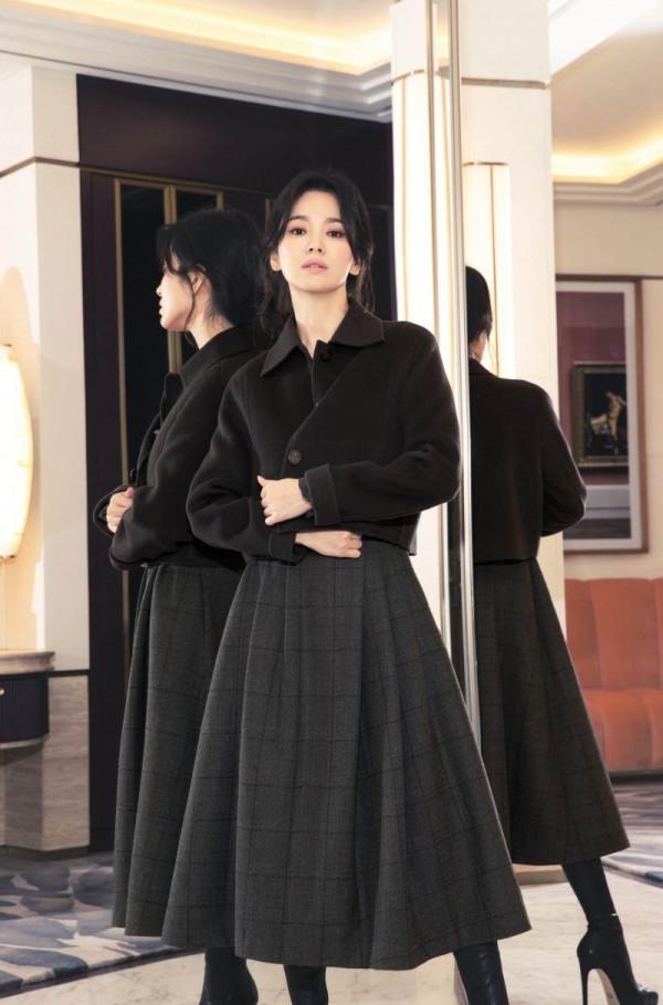 宋慧喬新劇造型真的太美了,優雅又時尚,很適合給40+女性參考 宋慧喬新劇造型真的太美了,優雅又時尚,很適合給40+女性參考