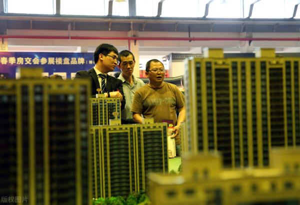 明年買房最低首付多少？樓市下行，貸款買房還是全款買房？