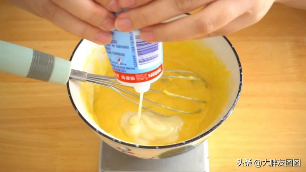 揭秘！紙杯蛋糕不開裂不塌陷的方法，軟撲撲，超級鬆軟