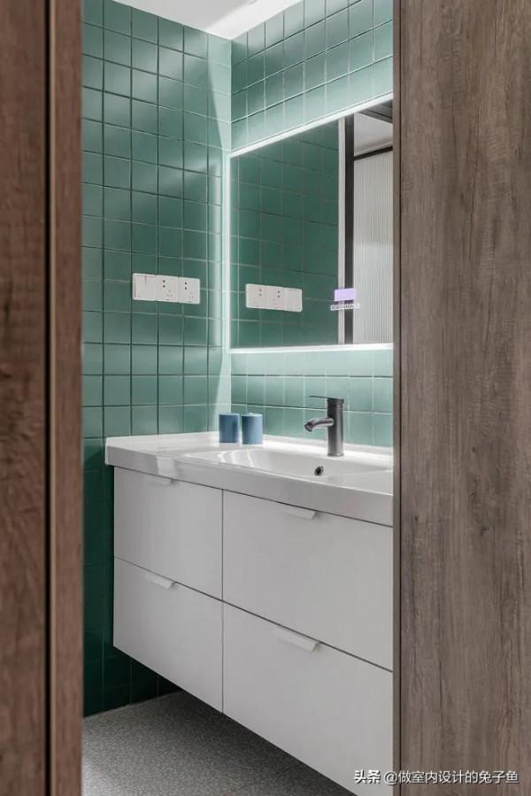 衛生間牆磚、地磚顏色搭配建議，別再只有“黑白灰”了，這樣更美