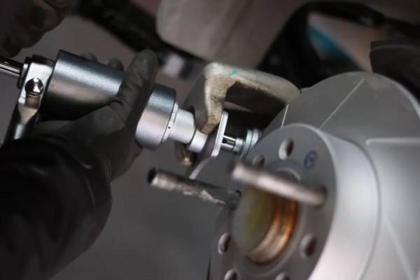 怪獸修車：翻新來自河南的大眾途安，全車異響抖動，積碳堆積如山