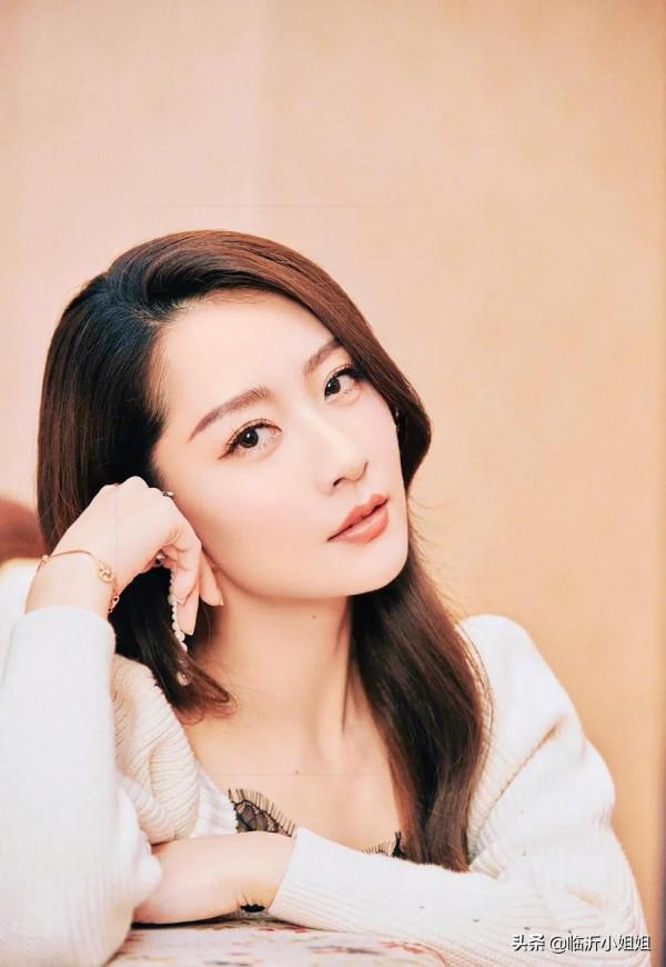 白冰，氣質高貴的京城四美之一，靚麗的容顏非常驚豔，你心動嗎？