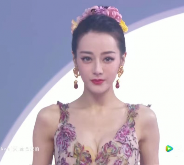 這屆紅毯熱鬧了!新仇舊愛齊聚,何穗槓上baby,鄧倫難忘金晨? 這屆紅毯熱鬧了!新仇舊愛齊聚,何穗槓上baby,鄧倫難忘金晨?