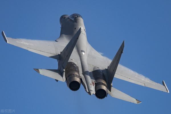 1415架與2552架，中美戰鬥機對比，我國重型三代機數量優勢很大