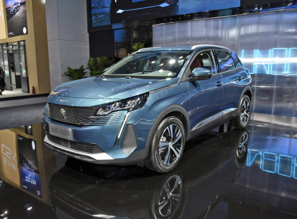 獨特冰山藍車身，標緻4008與使用者共創車型正式命名創享版