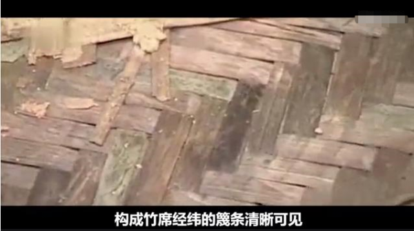 2300年女屍面板吹彈可破，竹簡上的字道破真相，墓主人竟是屈原？