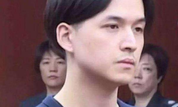 所有殺妻的男人都有一個共同特徵：外人面前慫，家人面前狠