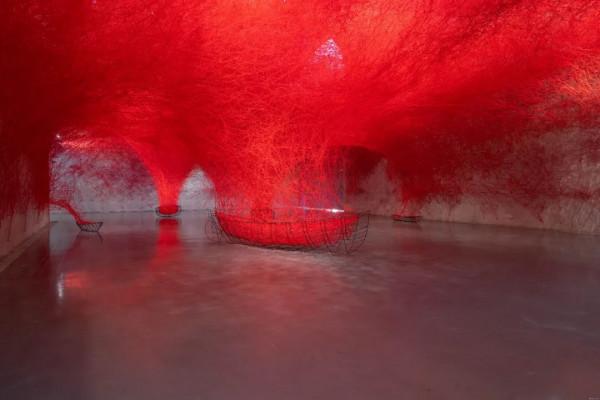 鹽田千春:紅與黑之間 缺席中的存在 鹽田千春:紅與黑之間 缺席中的存在