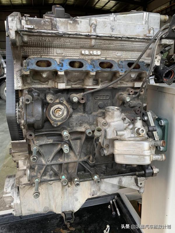 「至臻情懷」一臺老傢伙的重生路,修復煥新一臺戰損級帕薩特B5 「至臻情懷」一臺老傢伙的重生路,修復煥新一臺戰損級帕薩特B5