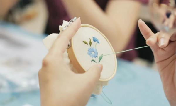 在這場展覽中聆聽明清緙繡書畫和黃道婆的繡織對話 在這場展覽中聆聽明清緙繡書畫和黃道婆的繡織對話