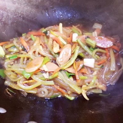 #暖冬醬在手，嗨吃部隊鍋#韓式辣醬炒土豆粉，味道超讚