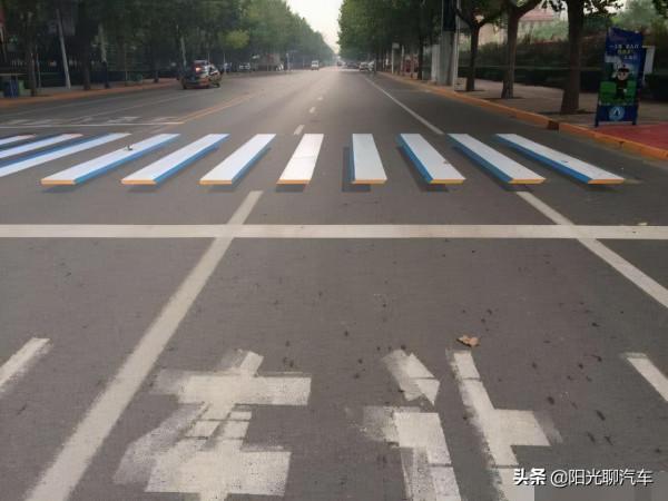 國外新型斑馬線火了，建議全國普及，誰還敢闖紅燈？