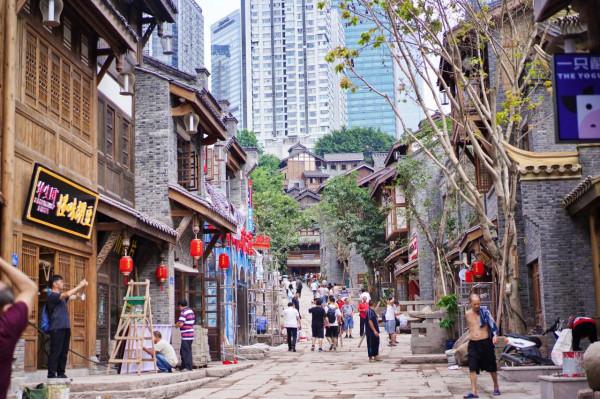 重慶十八梯涅槃重生，國慶遊客人山人海，堪稱重慶版清明上河圖