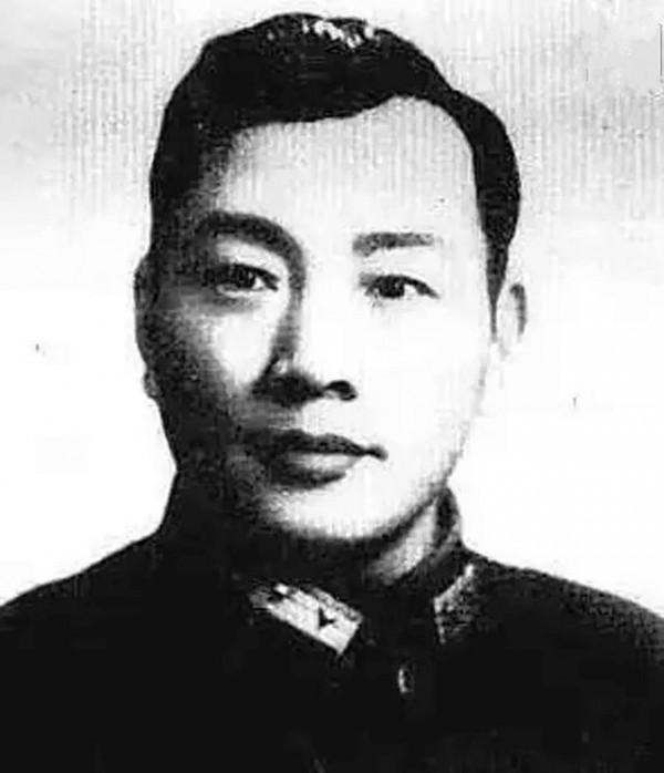 85年陳賡夫人正要上飛機，宋希濂猛然抓住她的手：給陳賡買點紙錢