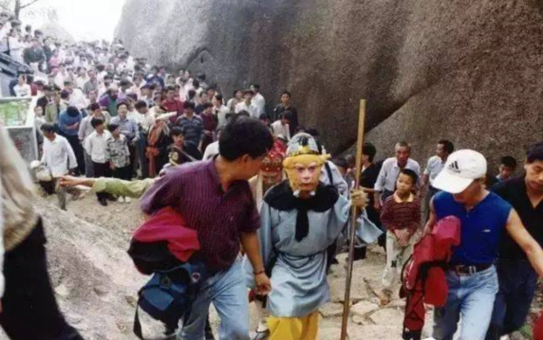 同樣是演“孫悟空”，六小齡童和黃渤放在一起，差別就出來了